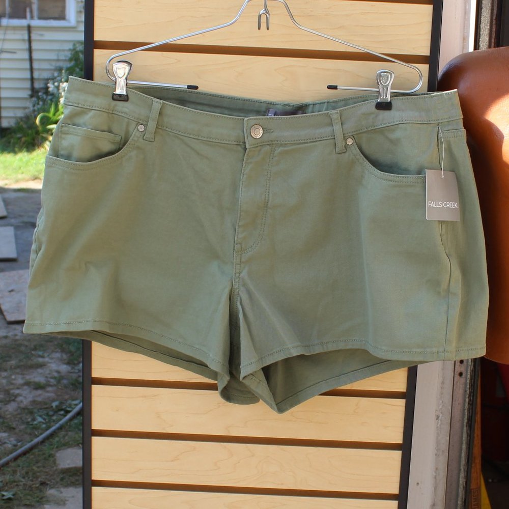 Falls Creek Twill Shorts - Green - Women's Size 22